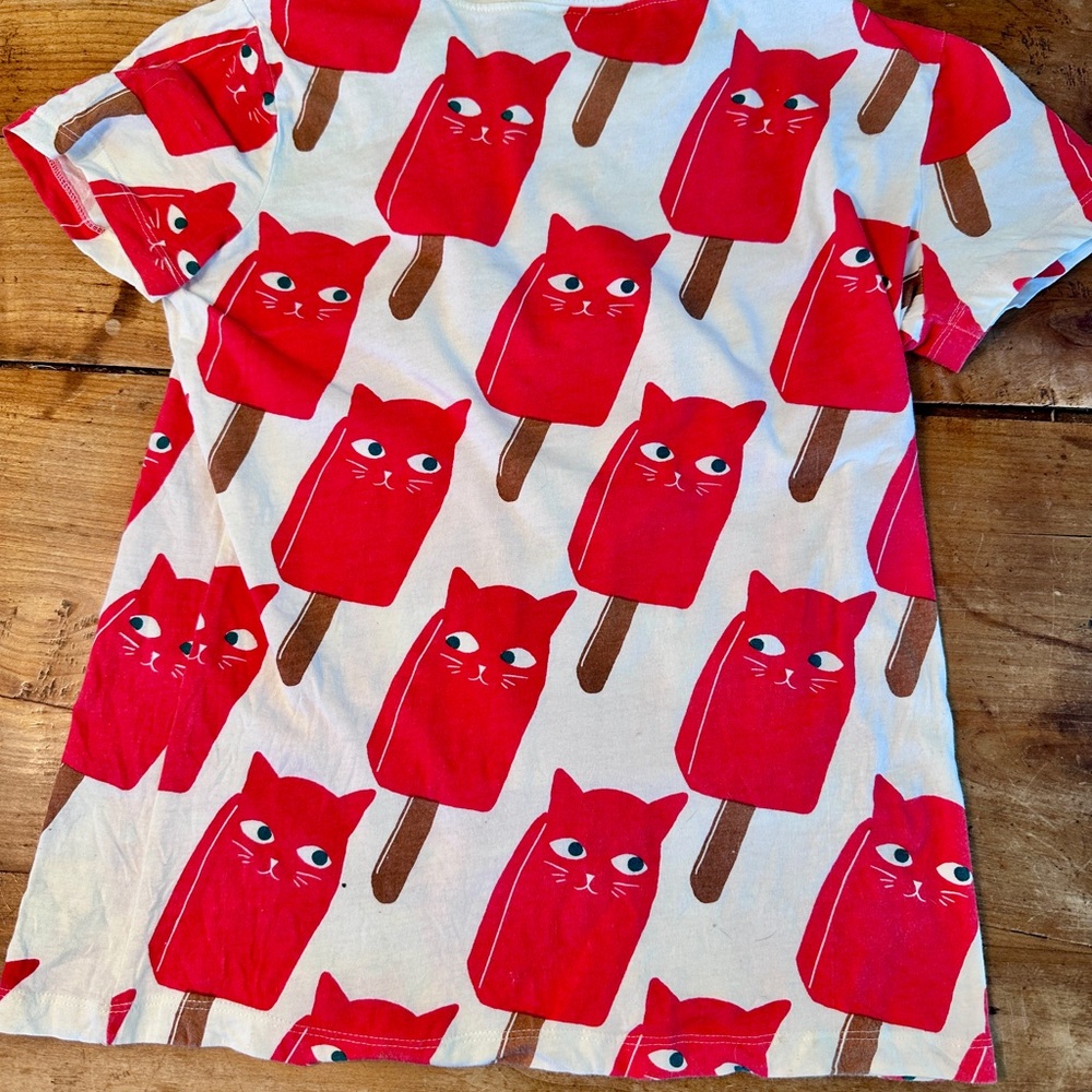 Red Cat Popsicle Graphic Tee - Picture 3 of 3